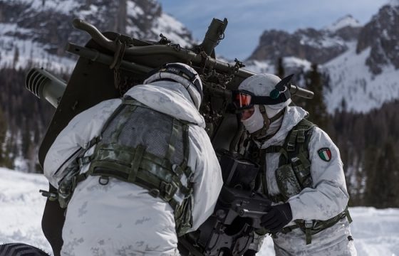 gli alpini si esercitano in montagna4