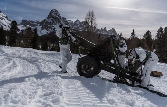 gli alpini si esercitano in montagna5