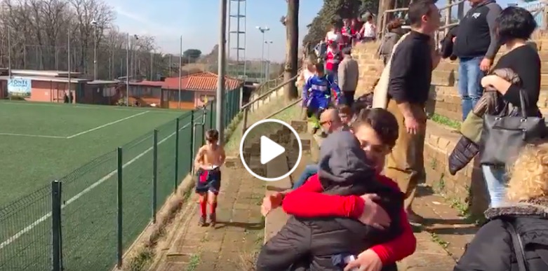 Aranova-Fonte Meravigliosa, VIDEO: la vittoria degli esordienti è sugli spalti, abbracciano il compagno dopo l'infortunio