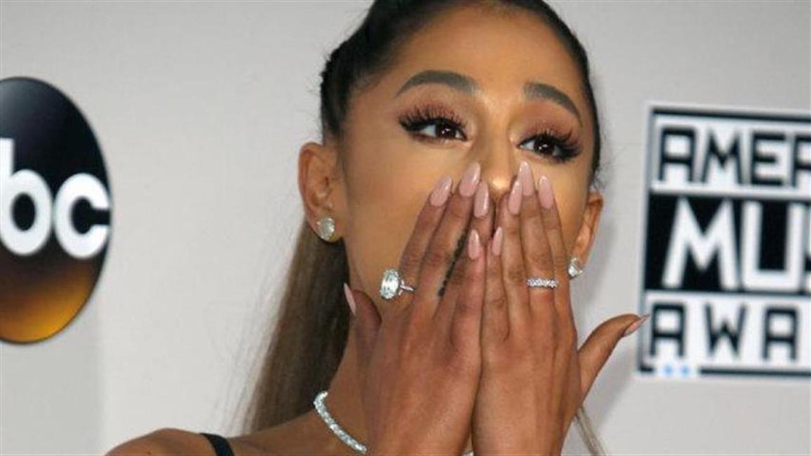 Ariana Grande si tatua un ideogramma giapponese. Ma i fan la avvertono: il significato è sbagliato