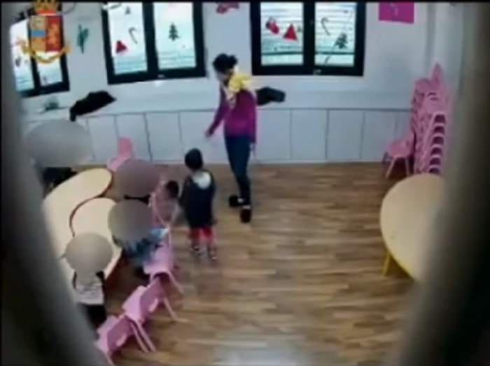 prato calci pugni bacchettate asilo