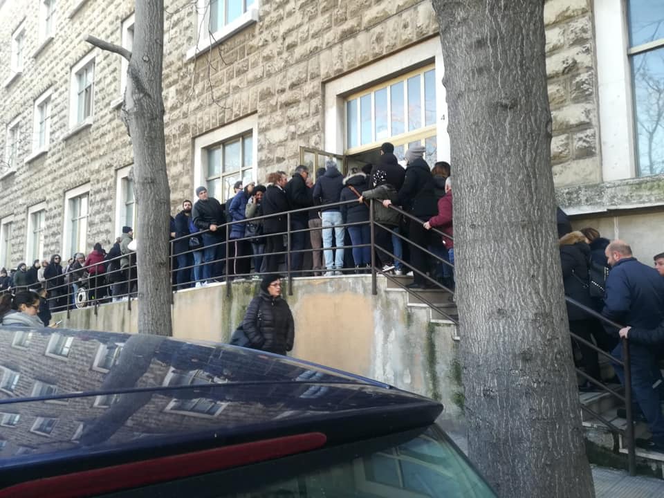 Bari, tutti in fila all'ufficio anagrafe per il reddito di cittadinanza2