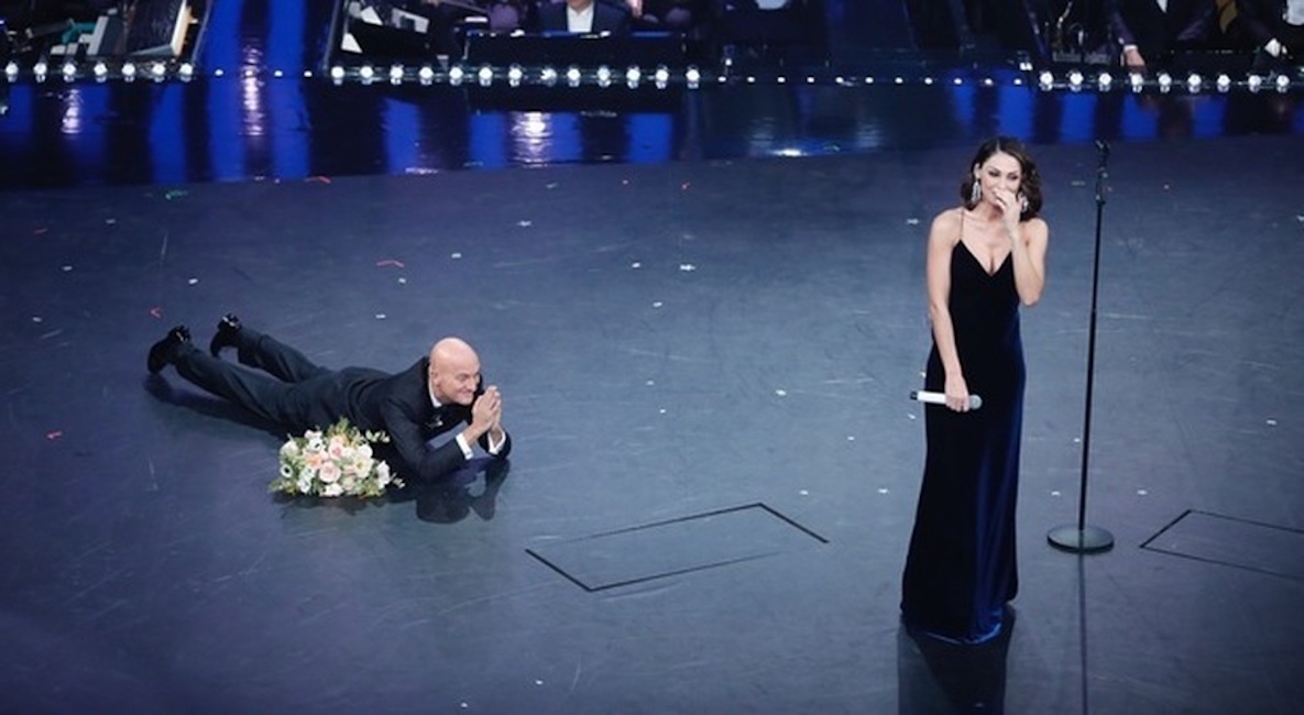 Sanremo 2019, Claudio Bisio interrompe l'esibizione: Anna Tatangelo lo "stende"