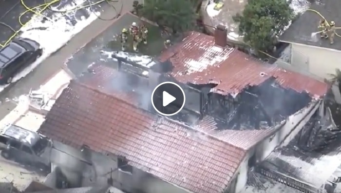California, aereo da turismo precipita su una casa a Yorba Linda: 5 morti