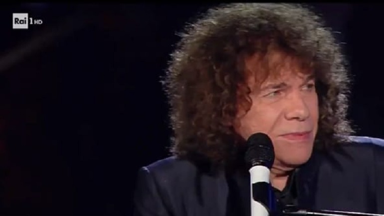 YOUTUBE Sanremo 2019, Riccardo Cocciante dimentica le parole di Margherita