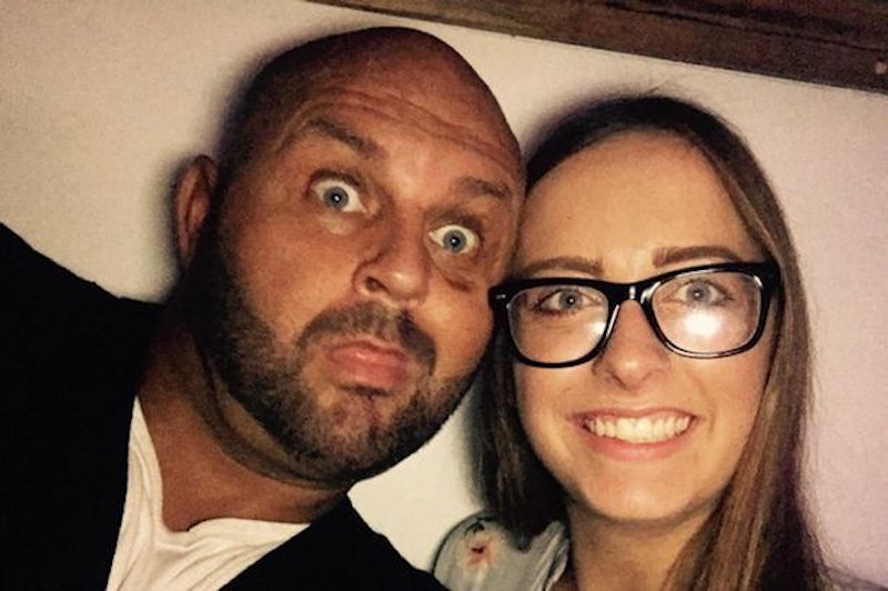 Gran Bretagna, si addormenta con in braccio il figlio e muore di overdose