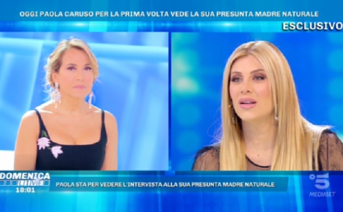Domenica Live, Paola Caruso incontra la presunta madre biologica. Il padre era un calciatore?