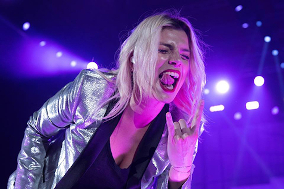 Emma come i Pearl Jam. La provocazione dal palco a Salvini