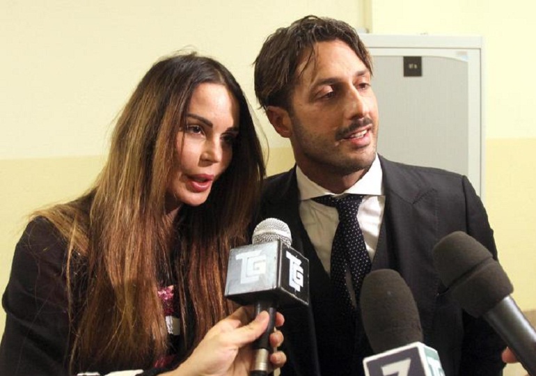 Fabrizio Corona a processo. L'accusa: "Per un anno non ha versato i soldi al figlio" (foto Ansa)