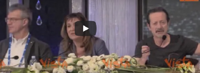 Sanremo 2019: Fabrizio Frizzi, il lungo applauso della sala stampa dell’Ariston