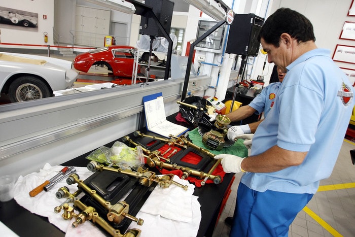 Fattura elettronica: i troppi "non posso" di benzinai, supermercati, officine...