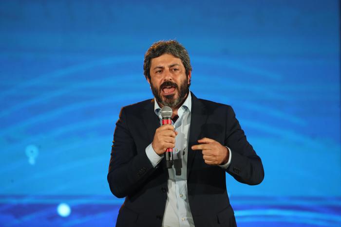 Roberto Fico smonta Salvini: "Io mi farei processare. M5S costituzionalmente no Tav"