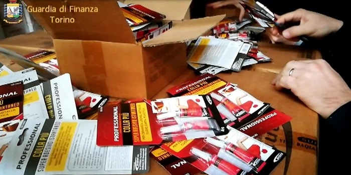 700 stick colla sequestrati torino