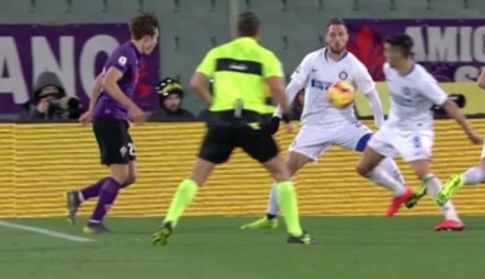 Var, queste le regole del calcio: rigore è quando arbitro...