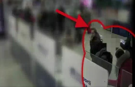Aeroporto Fiumicino, prova a rubare borsa a coppia di francesi: arrestato4