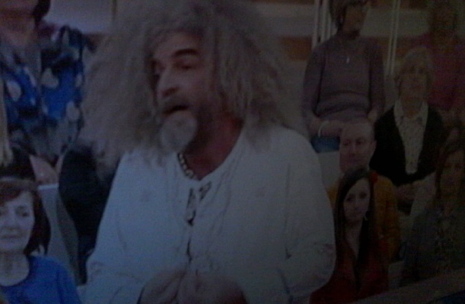 Forum, in studio arriva il sosia di Caparezza (versione invecchiata)