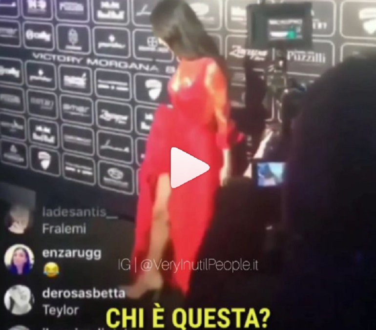 Sanremo, sul red carpet sfila Francesca Baroni. I fotografi: "Chi caz.. è questa?"