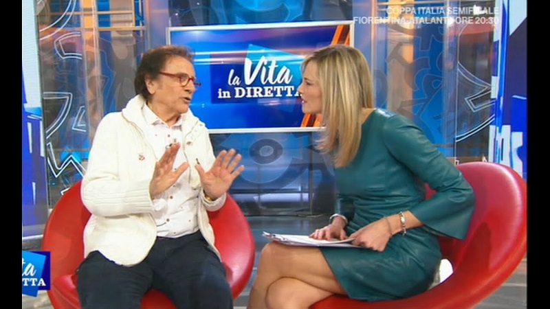La Vita in Diretta, Francesca Fialdini senza calze stupisce gli ospiti