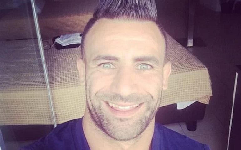 Isola dei Famosi, Ghezzal e il tenero bacio a Ariadna Romero