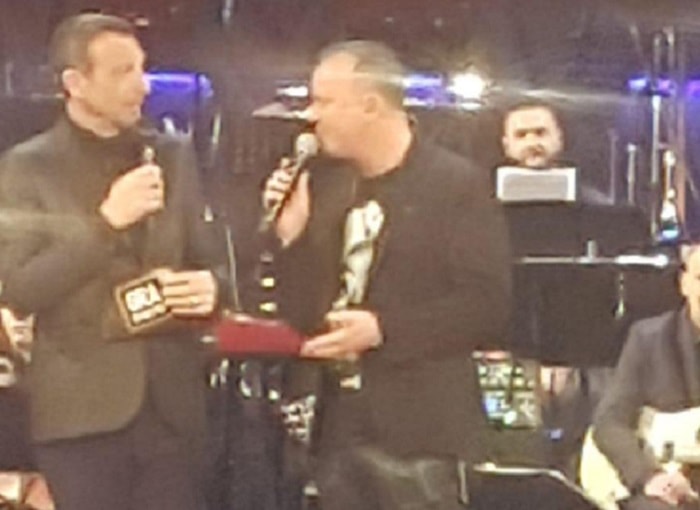 Ora o Mai Più: Gigi D'Alessio ospite e quel pantalone troppo attillato...