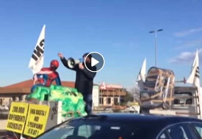 Bloccano il Raccordo anulare di Roma