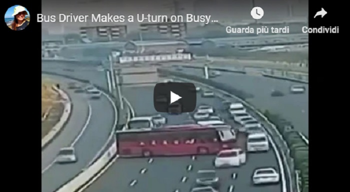 Cina, un autista di un autobus blocca l'autostrada per fare inversione tra le corsie VIDEO