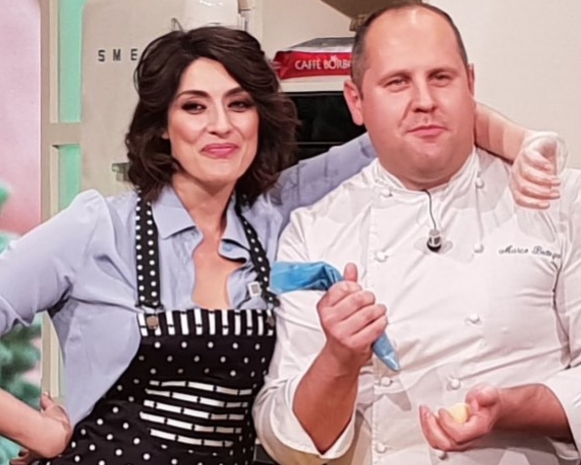 La Prova del cuoco, Elisa Isoardi si taglia in diretta e chiama il medico