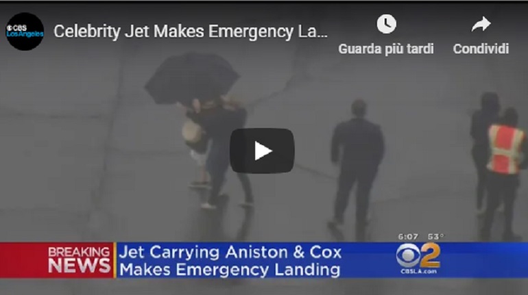 YOUTUBE Jennifer Aniston, jet privato costretto ad un atterraggio di emergenza