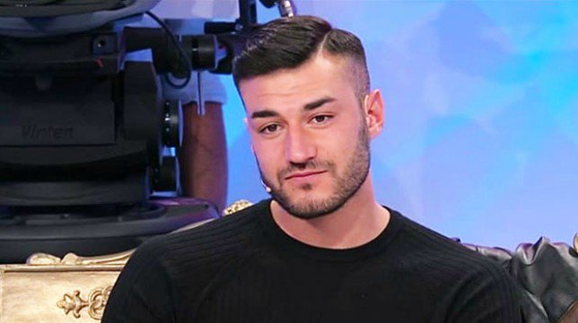 Uomini e donne, Lorenzo Riccardi sceglie Claudia Dionigi. E Giulia Cavaglia lo attacca