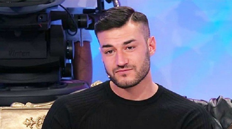 Uomini e Donne, in studio arriva Lorenzo Riccardi: "Ho fatto un nuovo tatuaggio..."