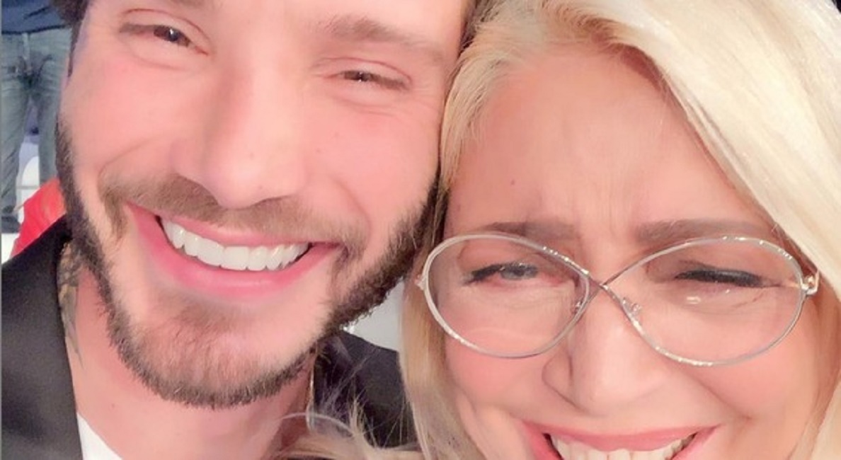 Mara Venier gli legge una lettera e fa piangere Stefano De Martino