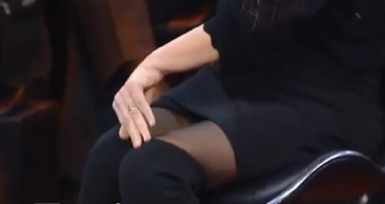 Non è l'Arena, Luca Telese alla Mussolini: "Copriti quelle gambe..."