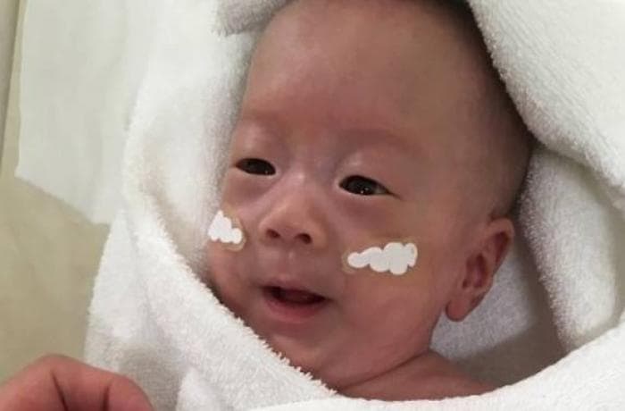 Giappone: 268 grammi, eppur si vive! Nasce a 24 settimane, torna a casa 5 mesi dopo