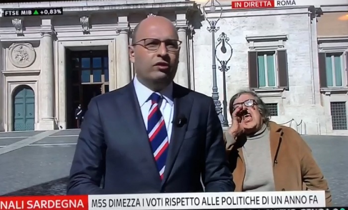 palazzo chigi signora urla maledetti