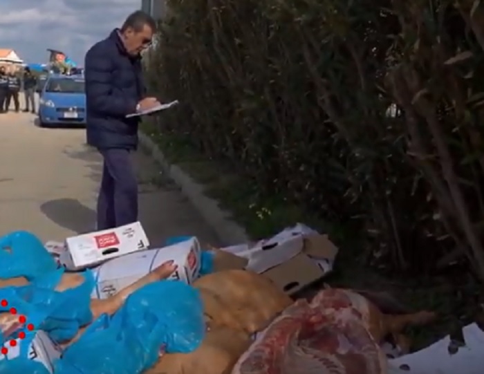 Pastori sardi bloccano carne d'importazione. E minacciano di bloccare elezioni