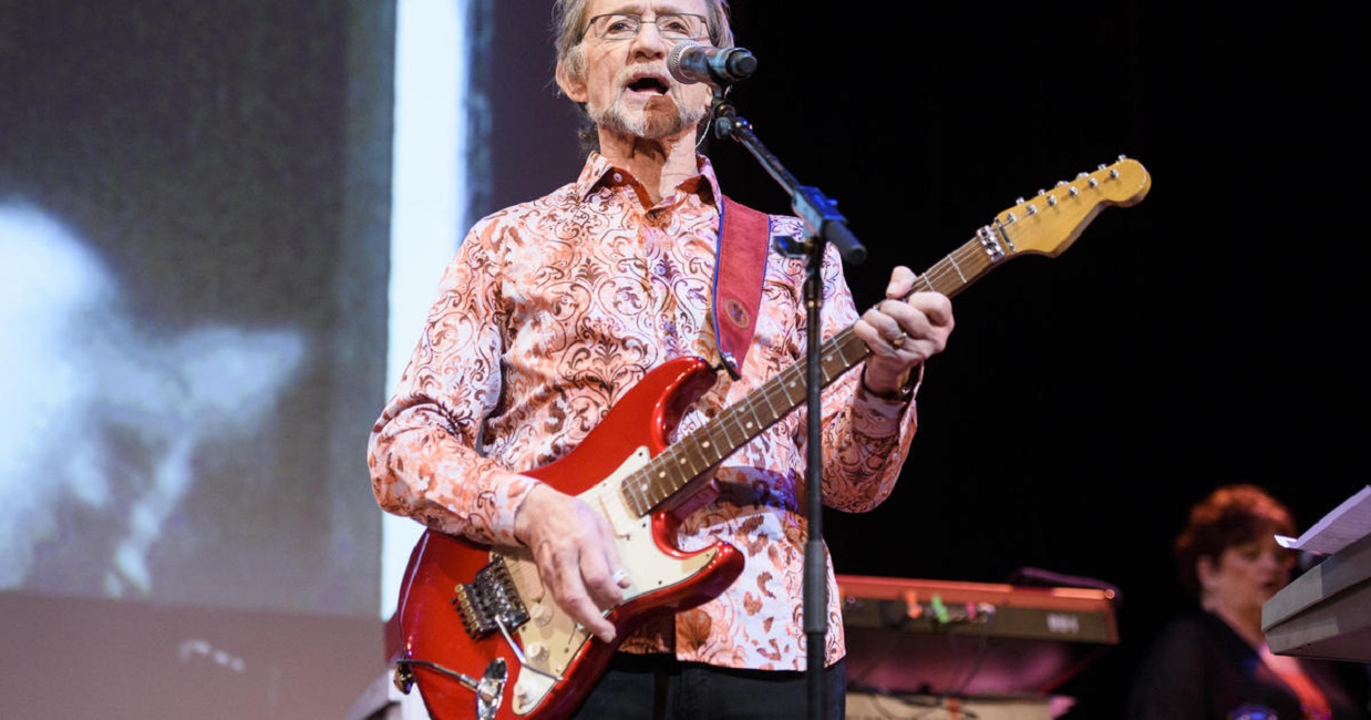 Peter Tork è morto: addio al leader dei Monkees. Aveva 77 anni