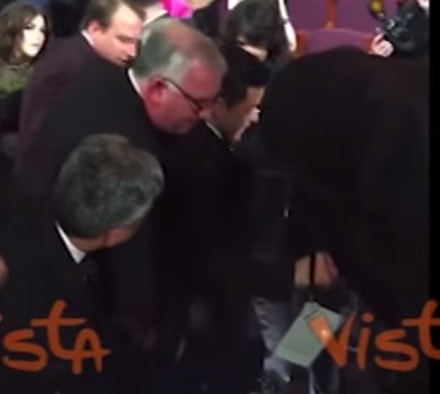 Oscar 2019, Rami Malek cade dopo la cerimonia VIDEO