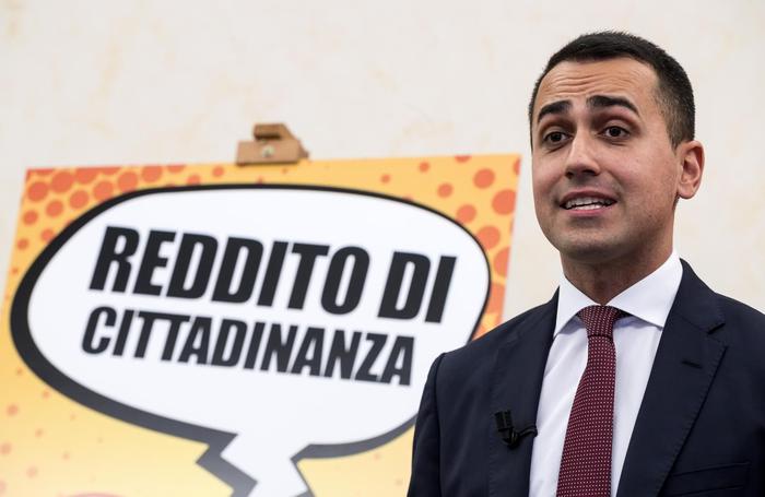 Reddito di cittadinanza: da oggi attivo il sito informativo. Di Maio presenta la card