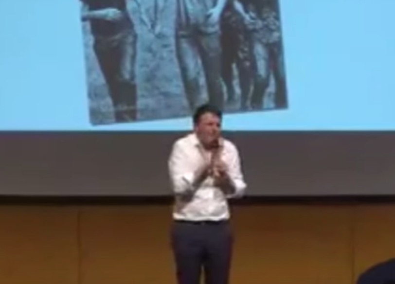 Matteo Renzi al Lingotto: "Sono orgoglioso dei miei genitori" VIDEO