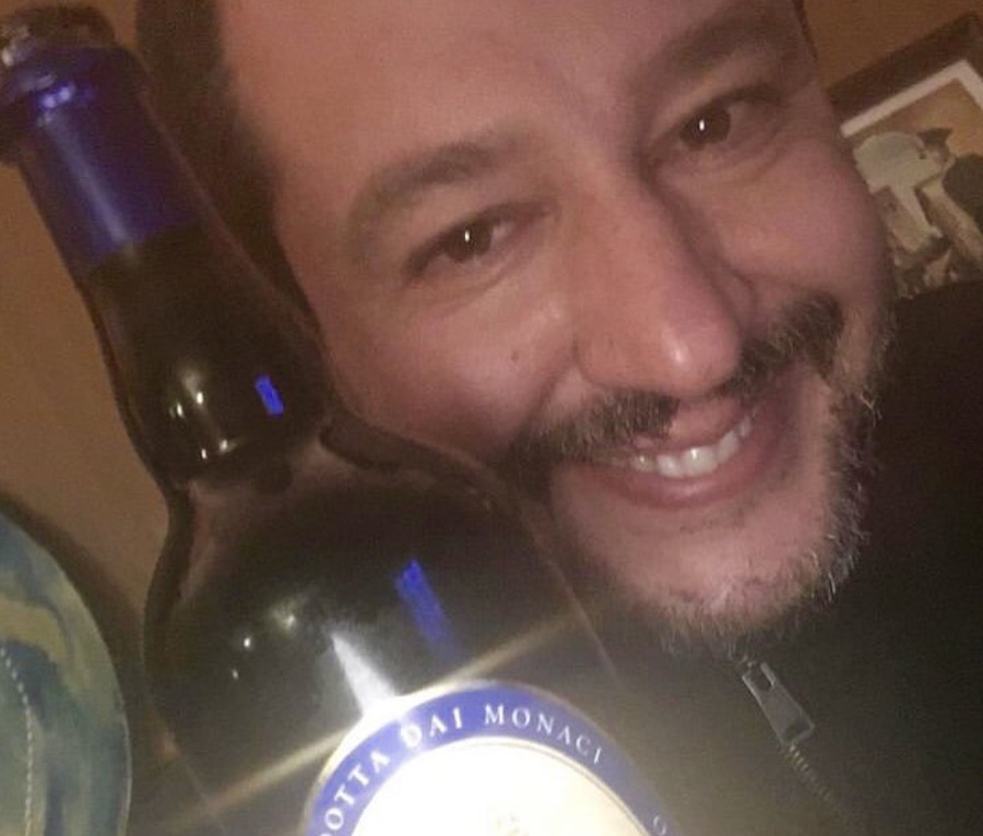 Sanremo 2019, Salvini cambia canale: "Stasera divano e film sulle Foibe"