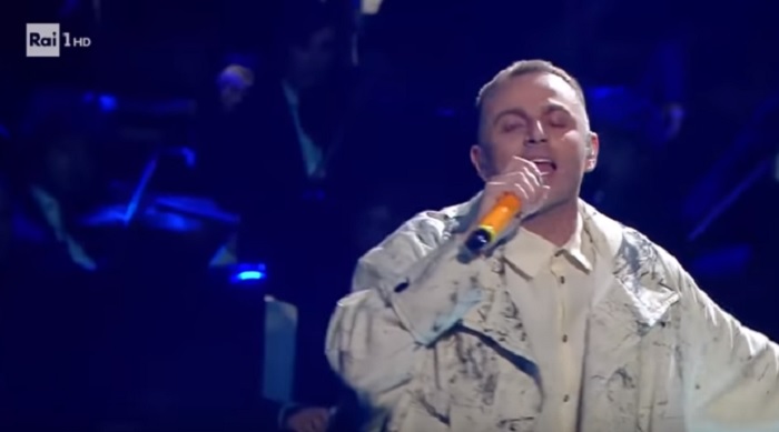 Sanremo 2019, Ghemon canta "Rose viola"