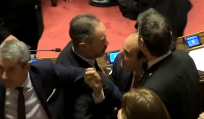 decretono pd contro taverna