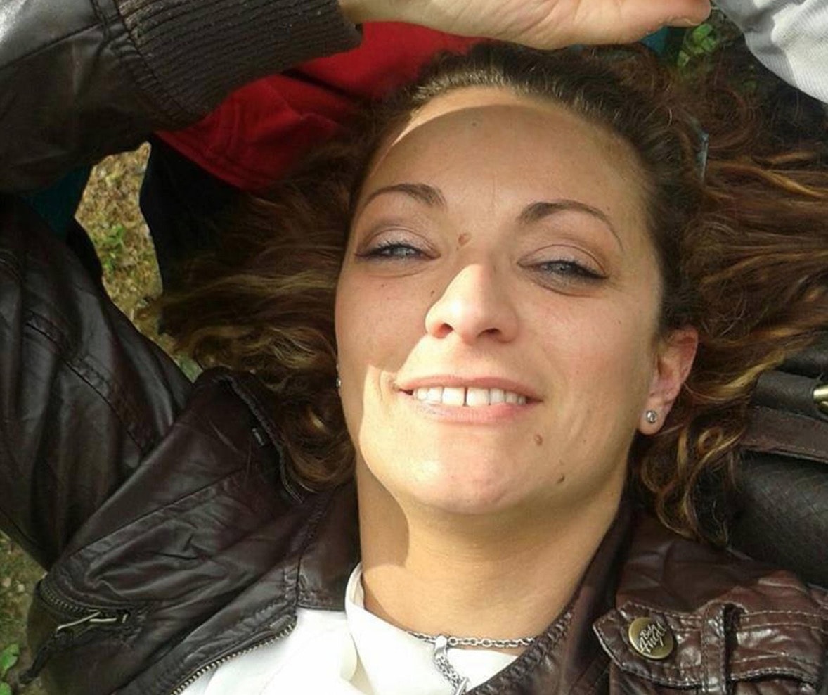 Vercelli, auto a fuoco: Simona Rocca gravissima. Il suo ex, Mario D'Uonno, si è costituito