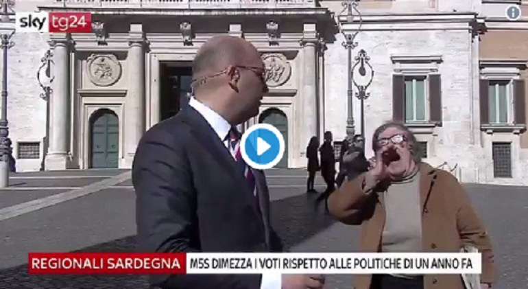 SkyTg24, signora interrompe la diretta e inizia a urlare: "Maledetti!" VIDEO