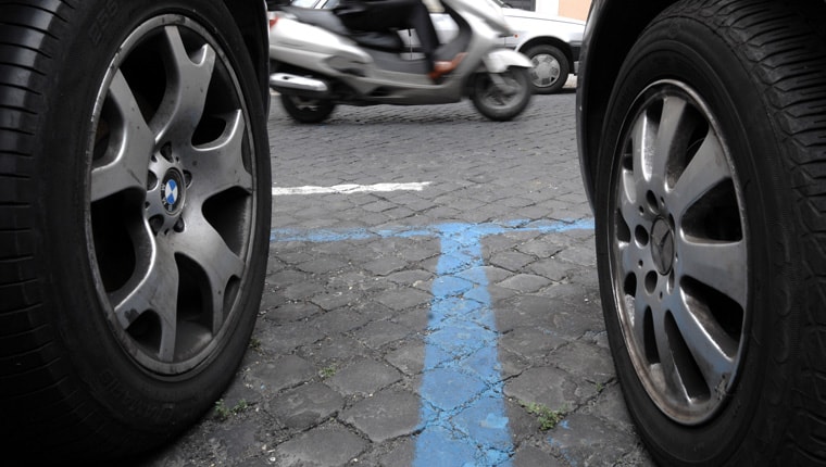 Milano: arriva "occhio di aquila", la telecamera che passa, guarda e fa la multa