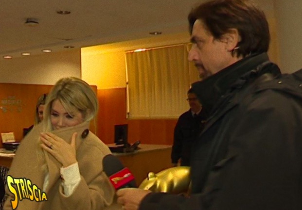 Striscia la notizia, Wanda Nara riceve tapiro d'oro per caso Icardi