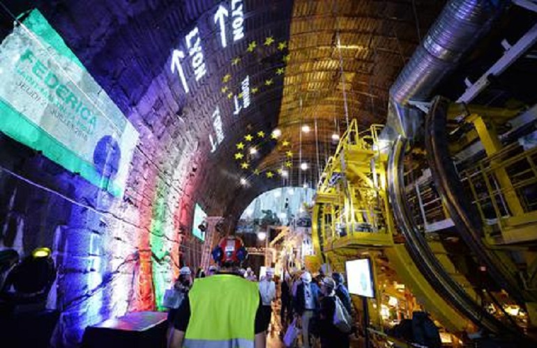 Tav quasi una barzelletta. E voi li avete votati (foto Ansa)