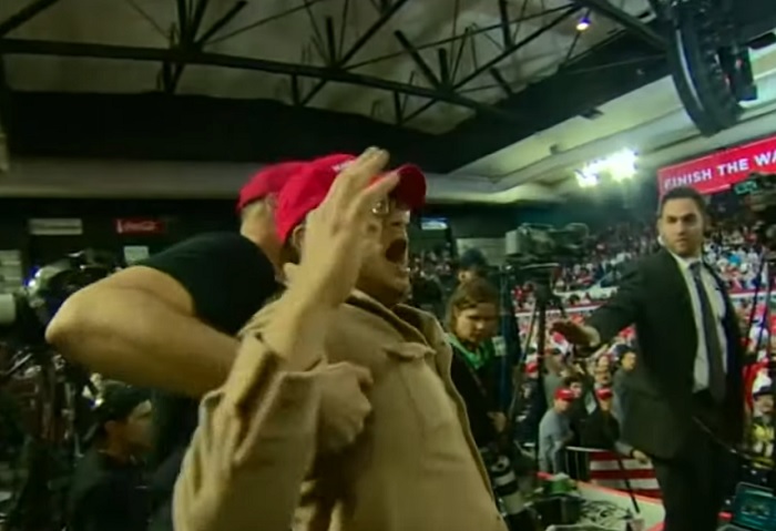 El Paso, comizio di Trump: cameraman Bbc aggredito da supporter presidente