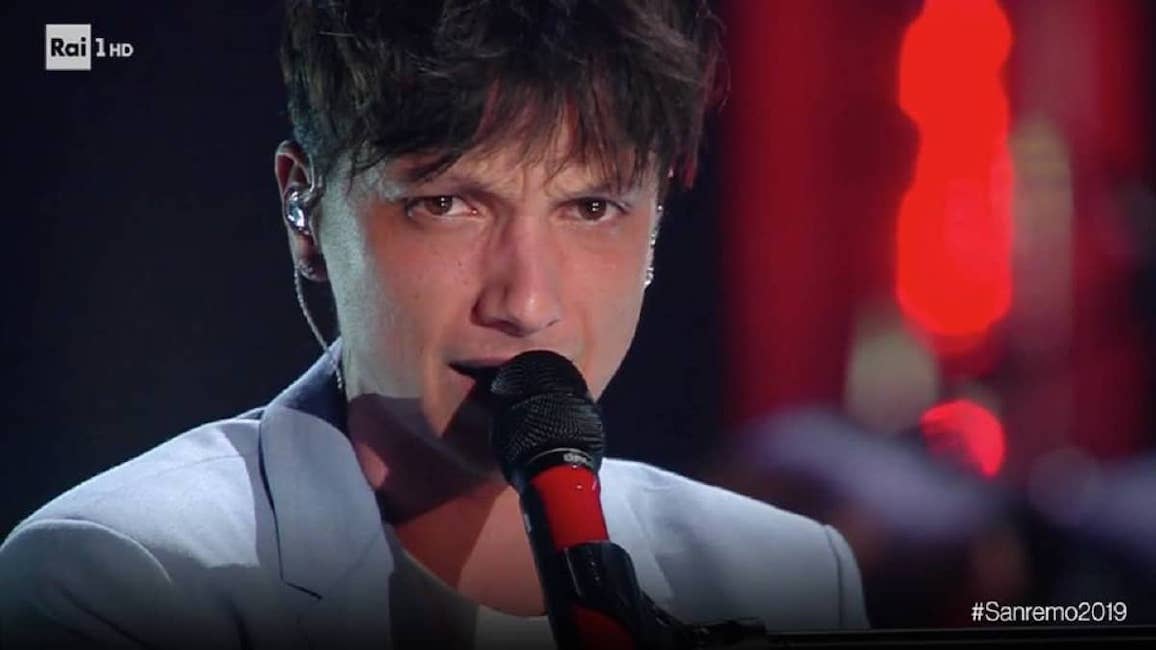 Sanremo 2019, Ultimo non prende bene la sconfitta: "Non mi interessa se piaccio a Salvini o al fornaio". E litiga coi giornalisti