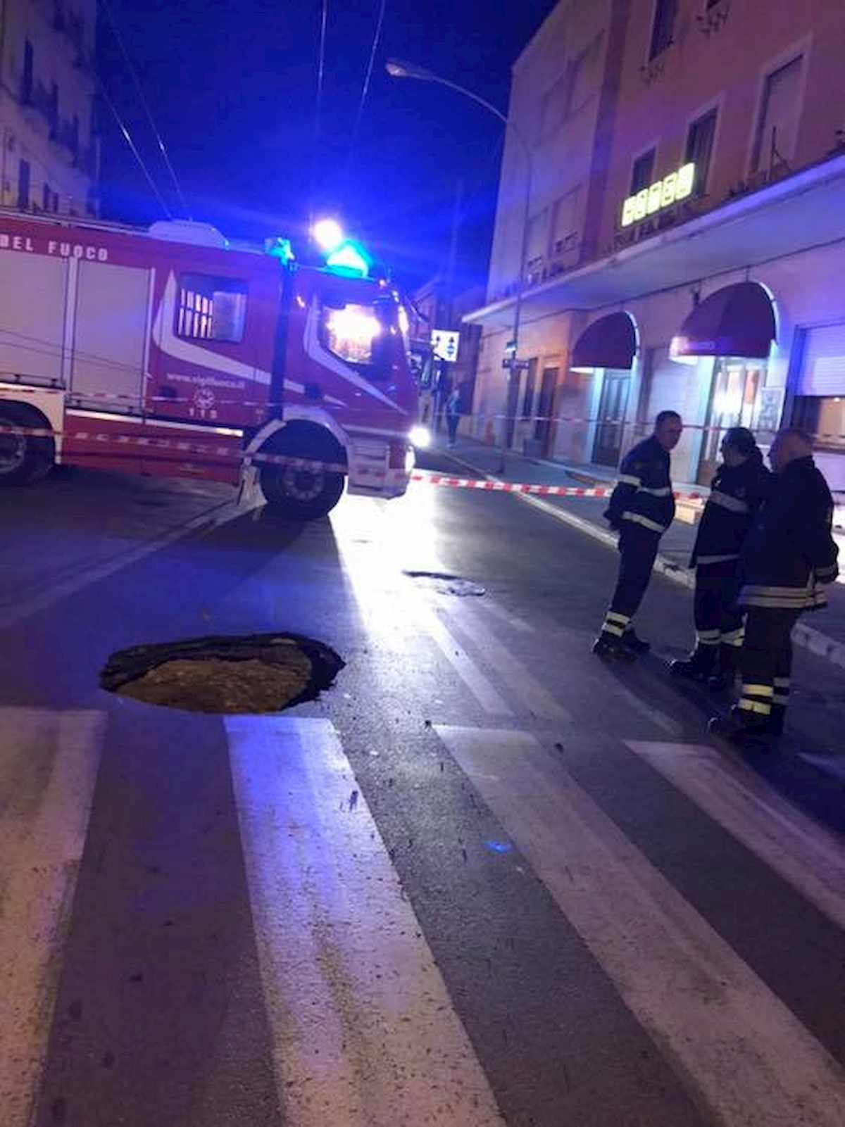 Chieti, nel centro storico si apre una voragine